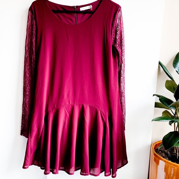 deep burgundy dress with lace sleeves - Picture 2 of 4